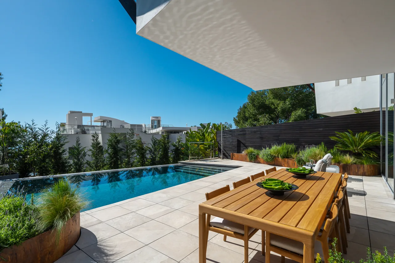 4-bedroom property in Sierra Blanca with private pool — image 20
