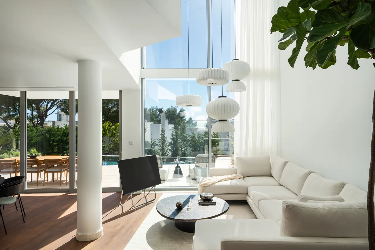 4-bedroom property in Sierra Blanca with private pool — image 21