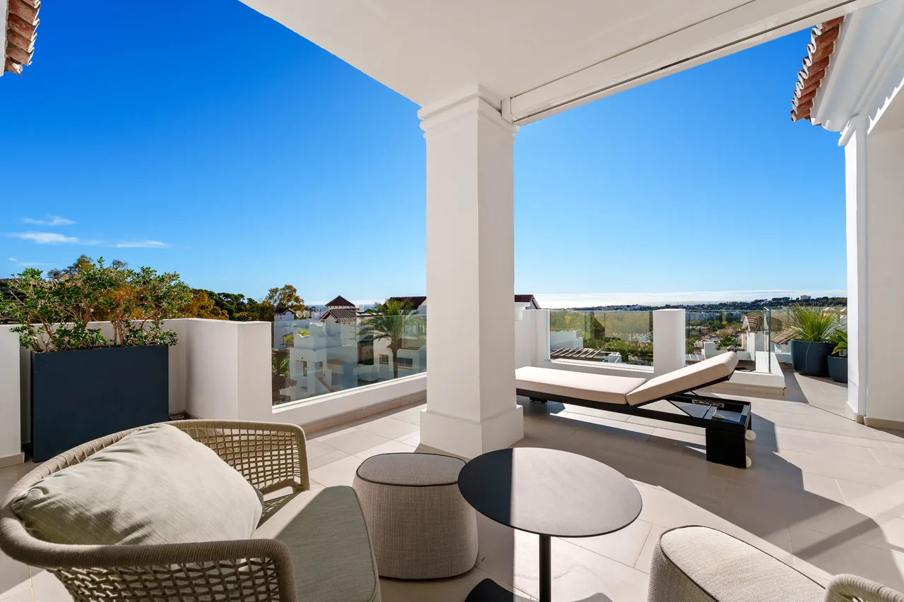 3-bedroom duplex apartment in Aloha with gated community — image 7