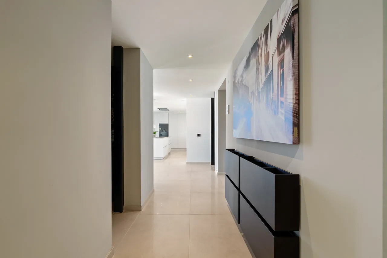 3-bedroom duplex apartment in Aloha with gated community — image 8