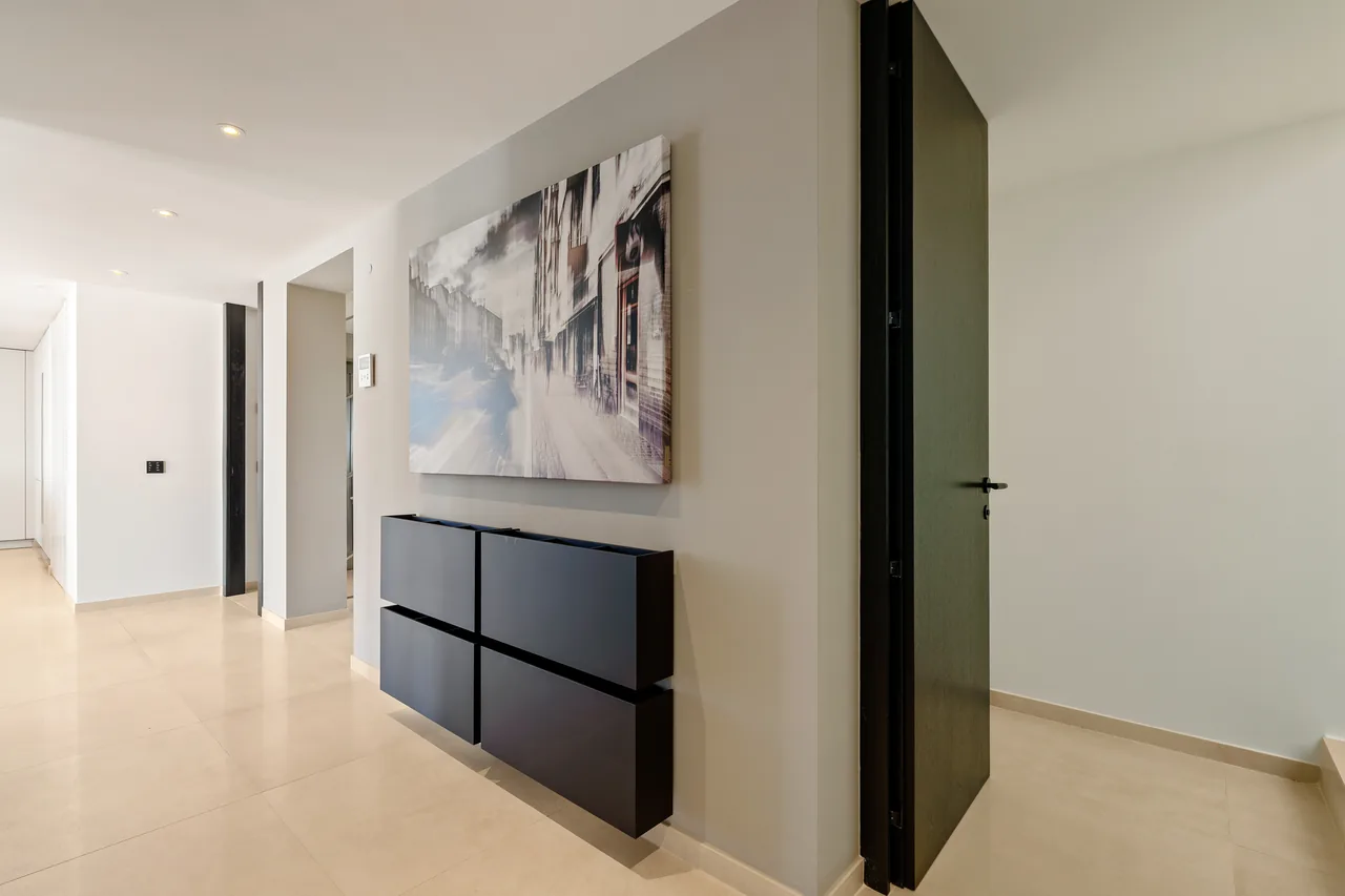 3-bedroom duplex apartment in Aloha with gated community — image 9