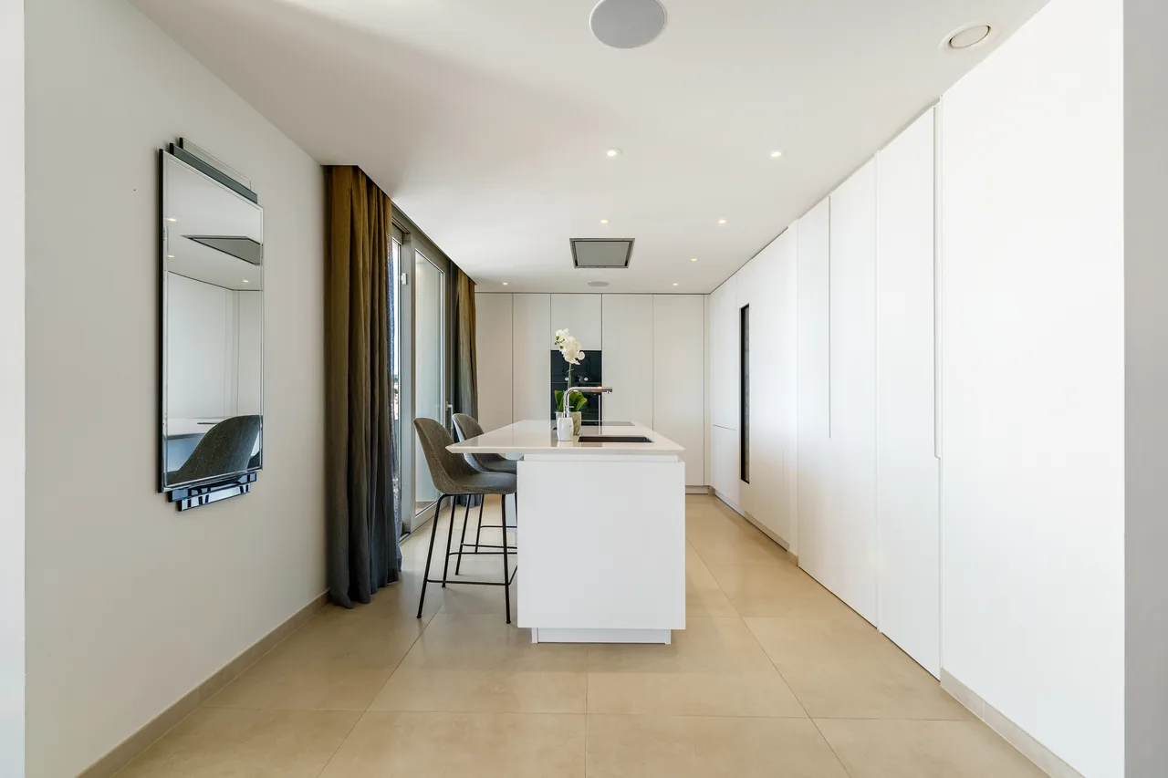 3-bedroom duplex apartment in Aloha with gated community — image 10