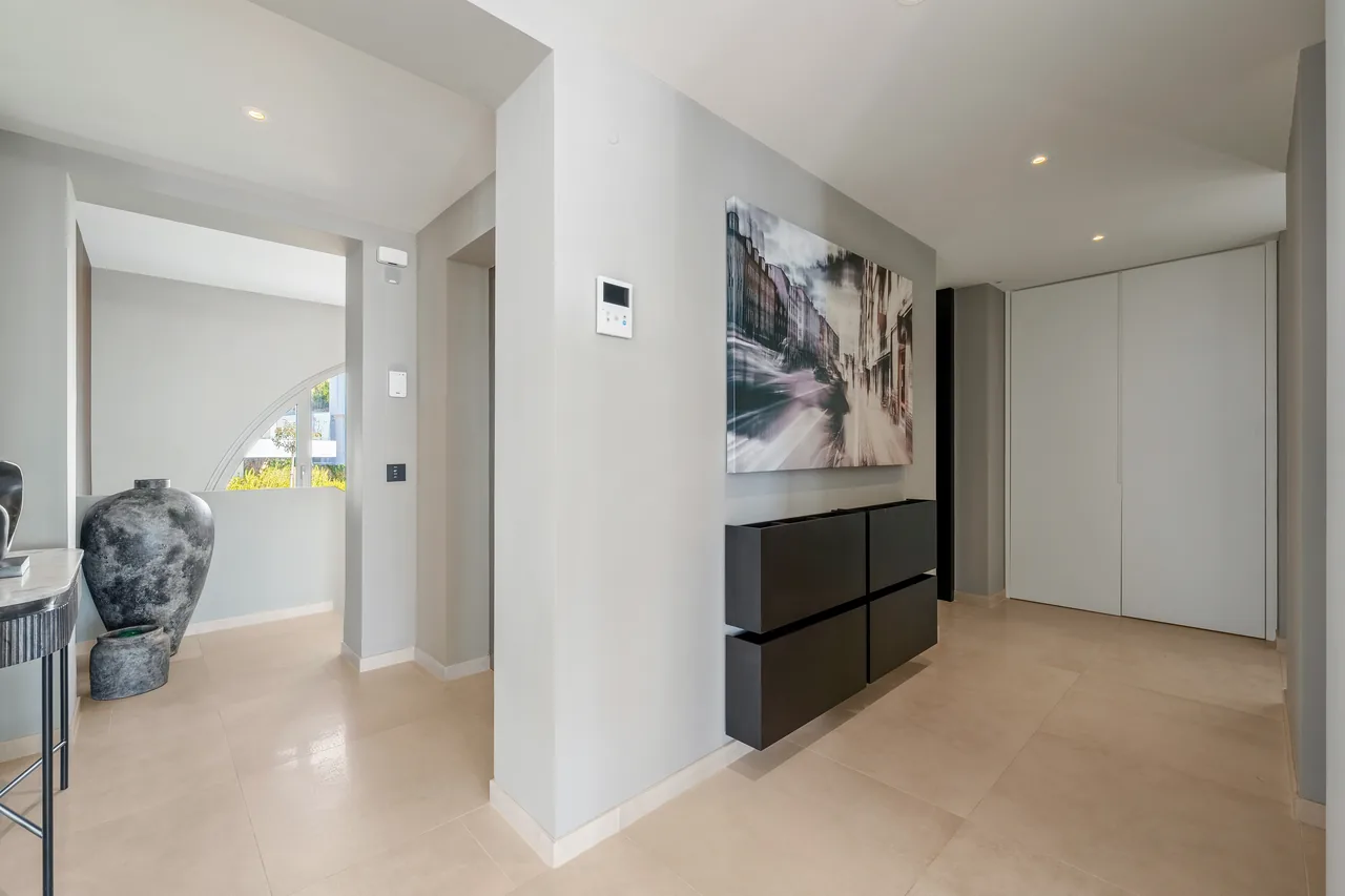 3-bedroom duplex apartment in Aloha with gated community — image 12