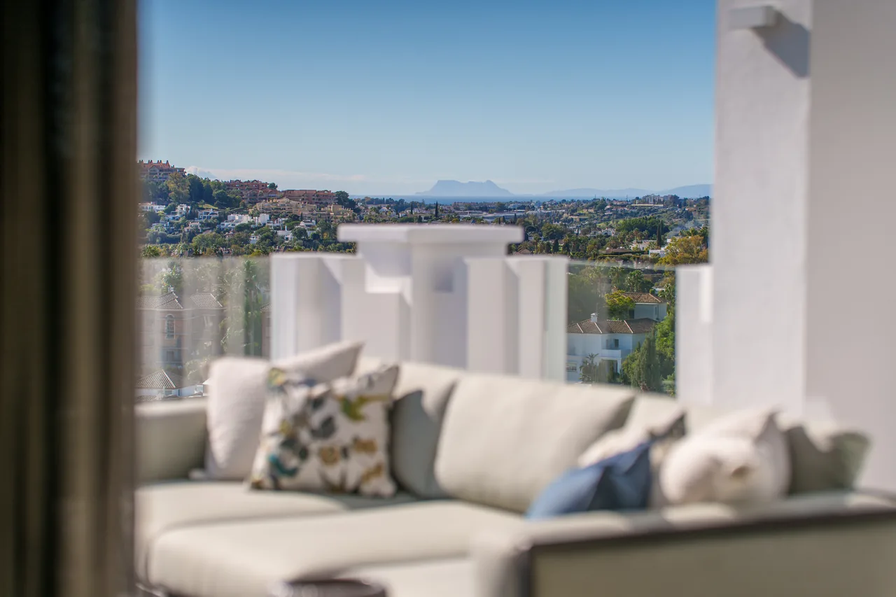 3-bedroom duplex apartment in Aloha with gated community — image 14