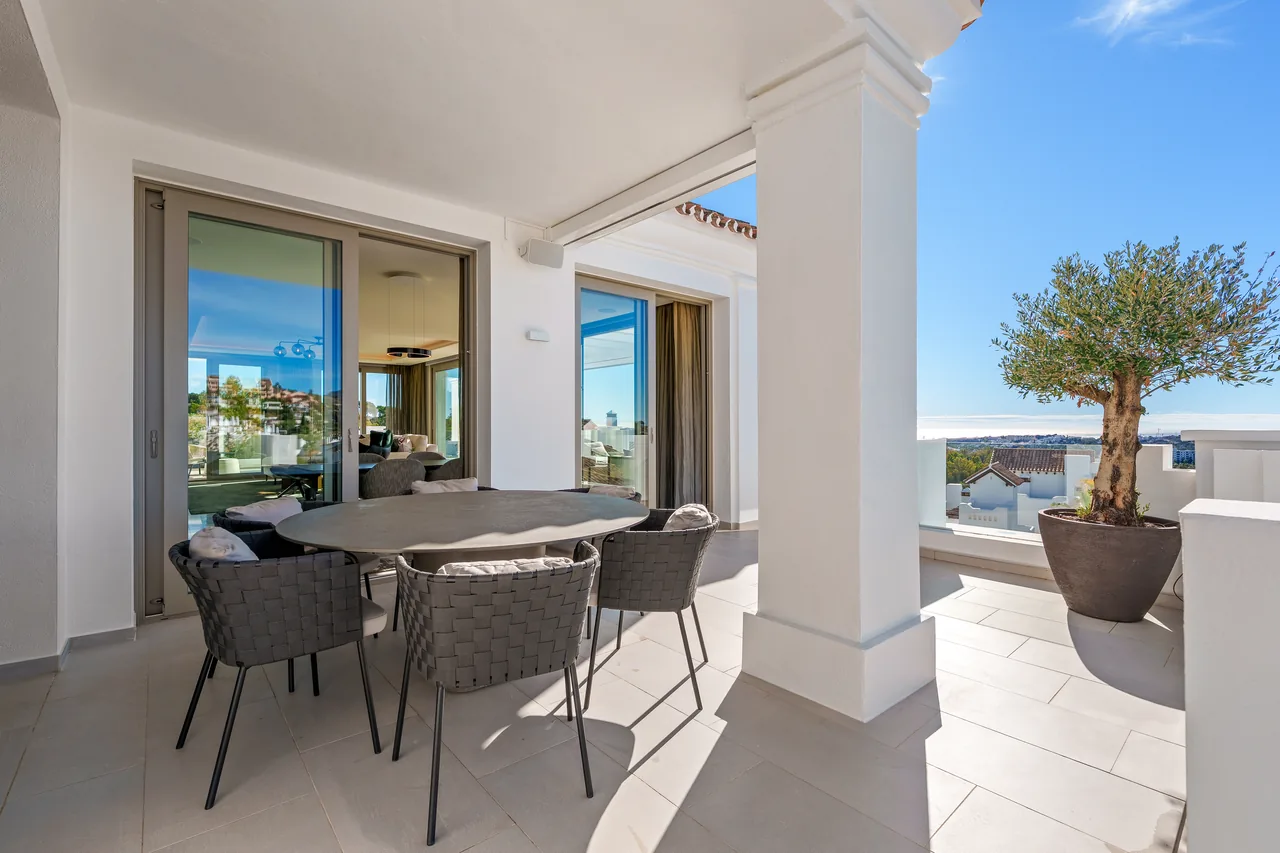 3-bedroom duplex apartment in Aloha with gated community — image 18