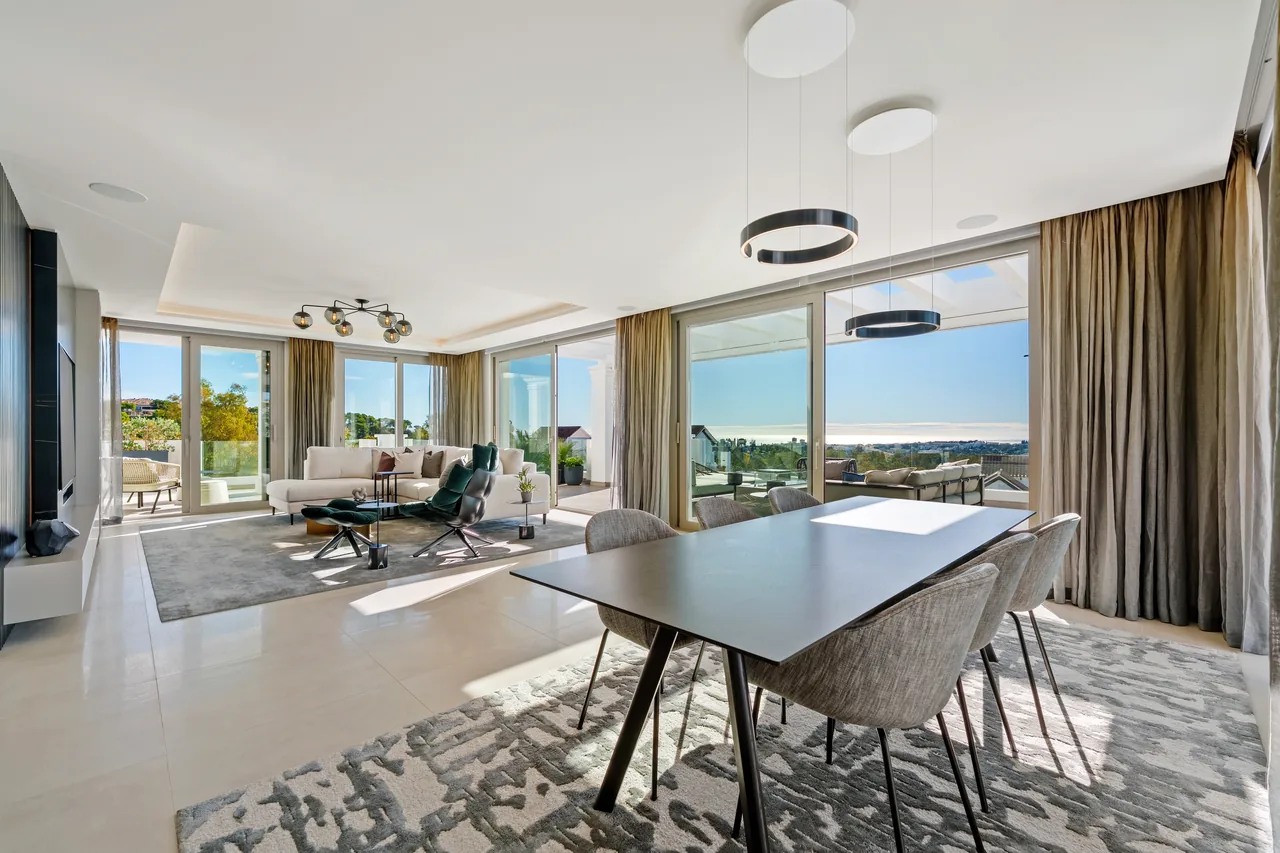 3-bedroom duplex apartment in Aloha with gated community — image 19