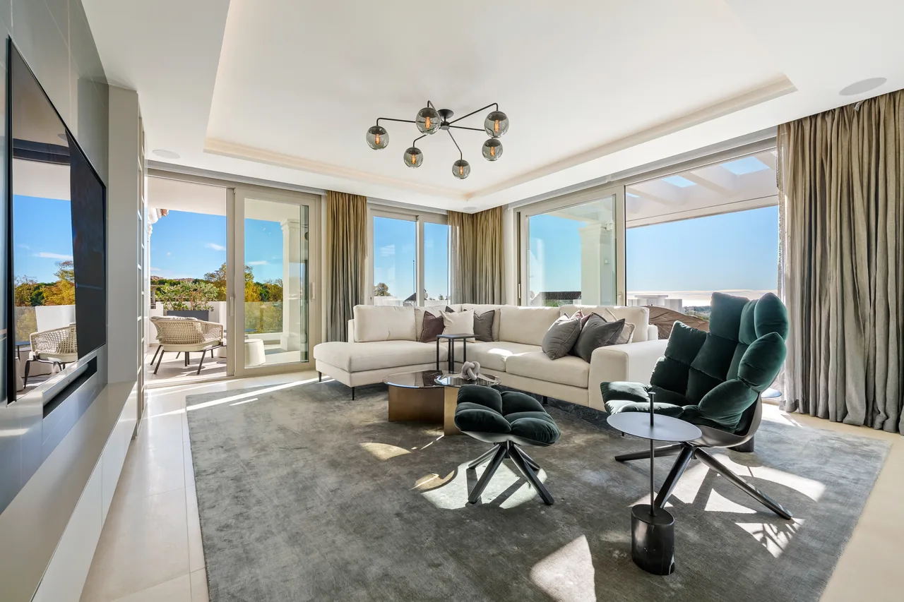 3-bedroom duplex apartment in Aloha with gated community — image 20