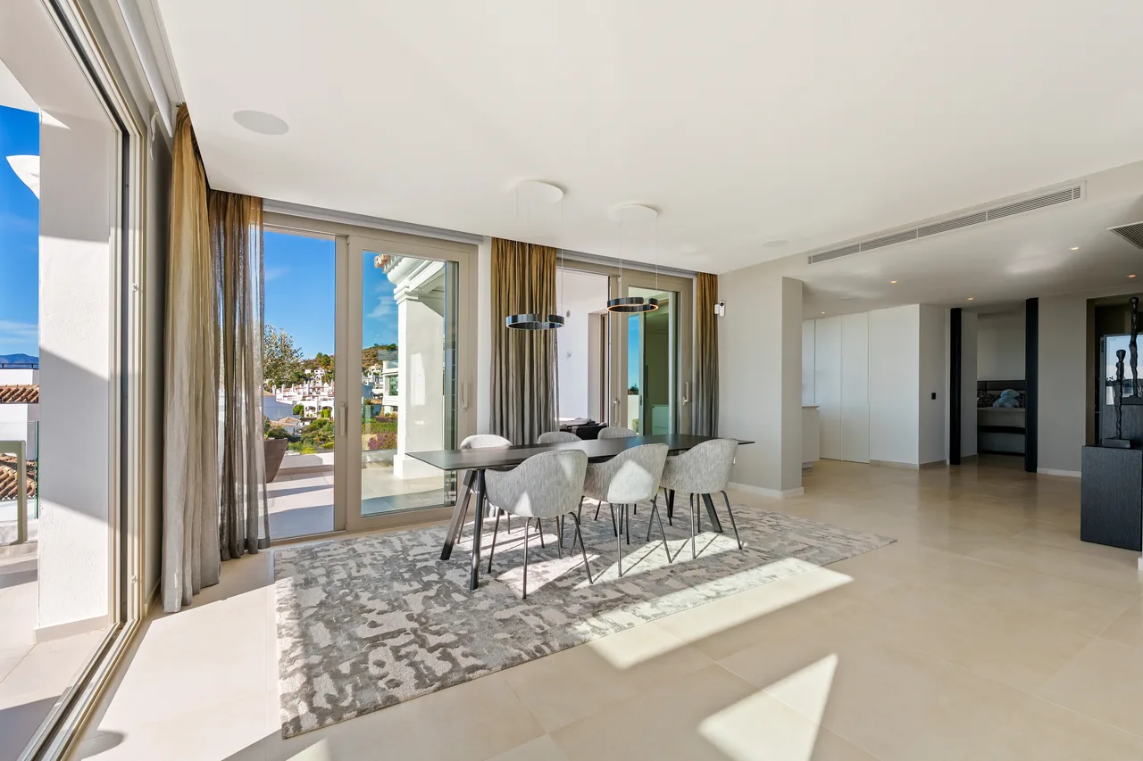 3-bedroom duplex apartment in Aloha with gated community — image 21