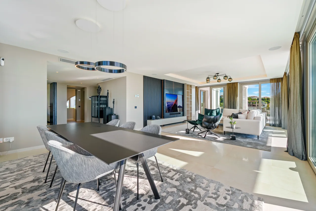 3-bedroom duplex apartment in Aloha with gated community — image 22