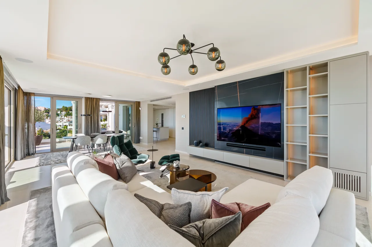 3-bedroom duplex apartment in Aloha with gated community — image 23