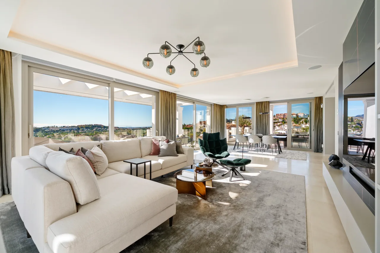 3-bedroom duplex apartment in Aloha with gated community — image 24