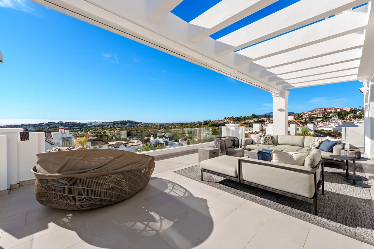 3-bedroom duplex apartment in Aloha with gated community — image 26