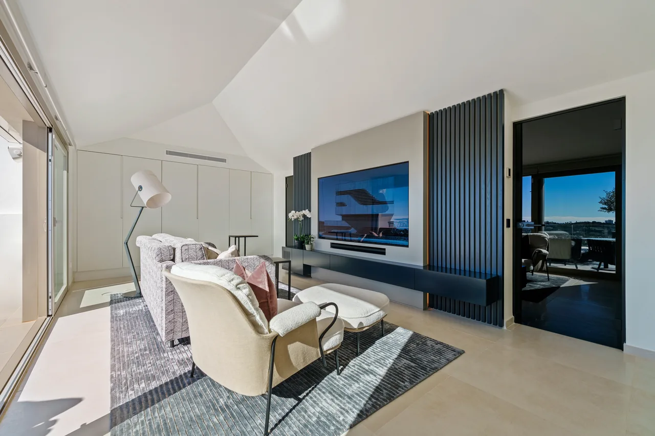 3-bedroom duplex apartment in Aloha with gated community — image 28
