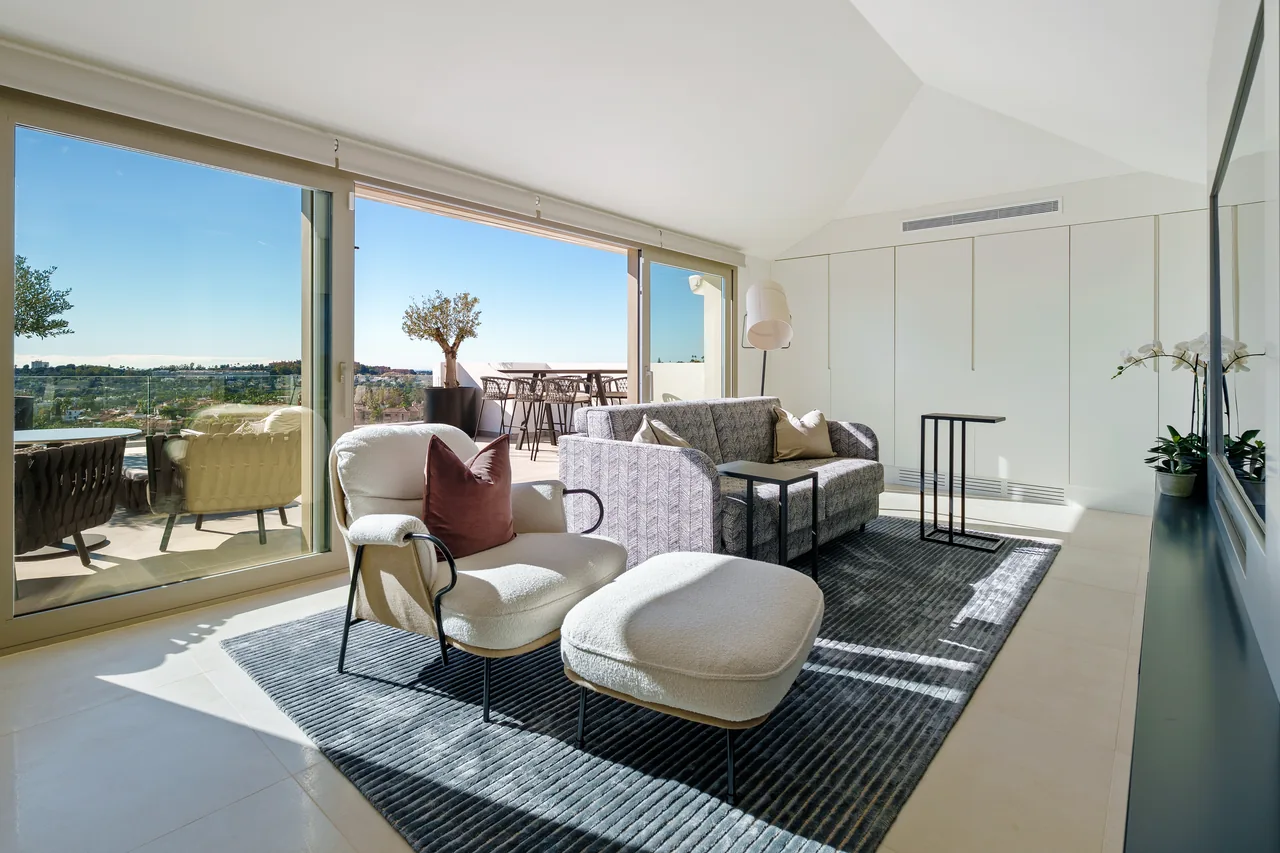 3-bedroom duplex apartment in Aloha with gated community — image 29