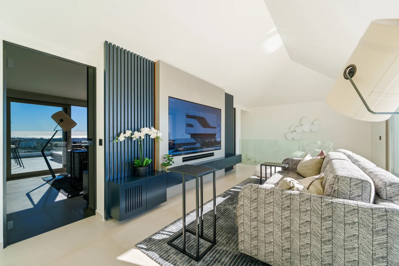 3-bedroom duplex apartment in Aloha with gated community — image 31