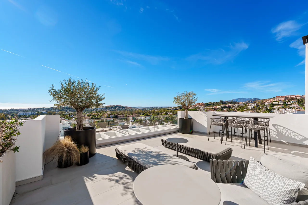 3-bedroom duplex apartment in Aloha with gated community — image 32