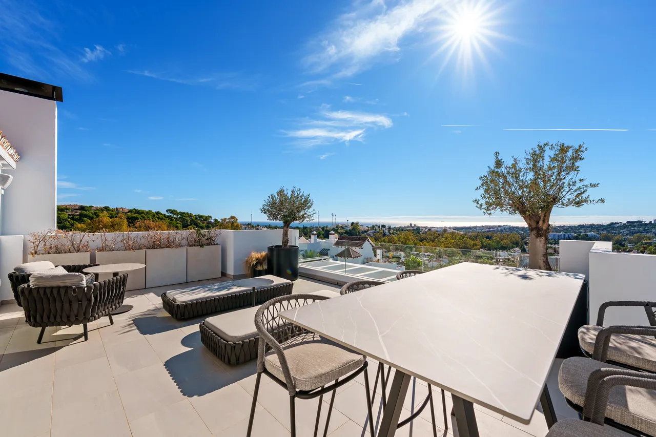 3-bedroom duplex apartment in Aloha with gated community — image 33