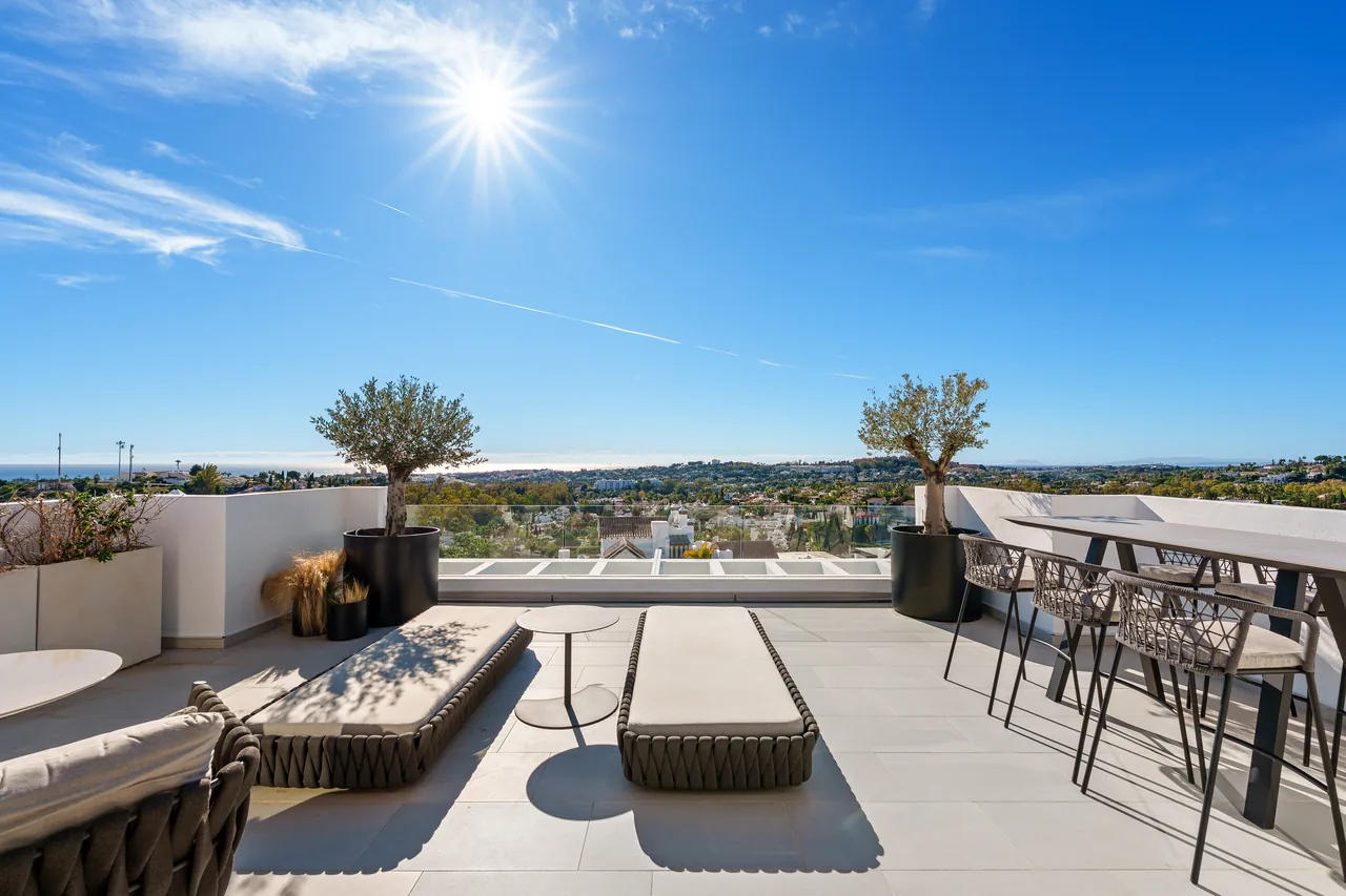 3-bedroom duplex apartment in Aloha with gated community — image 34
