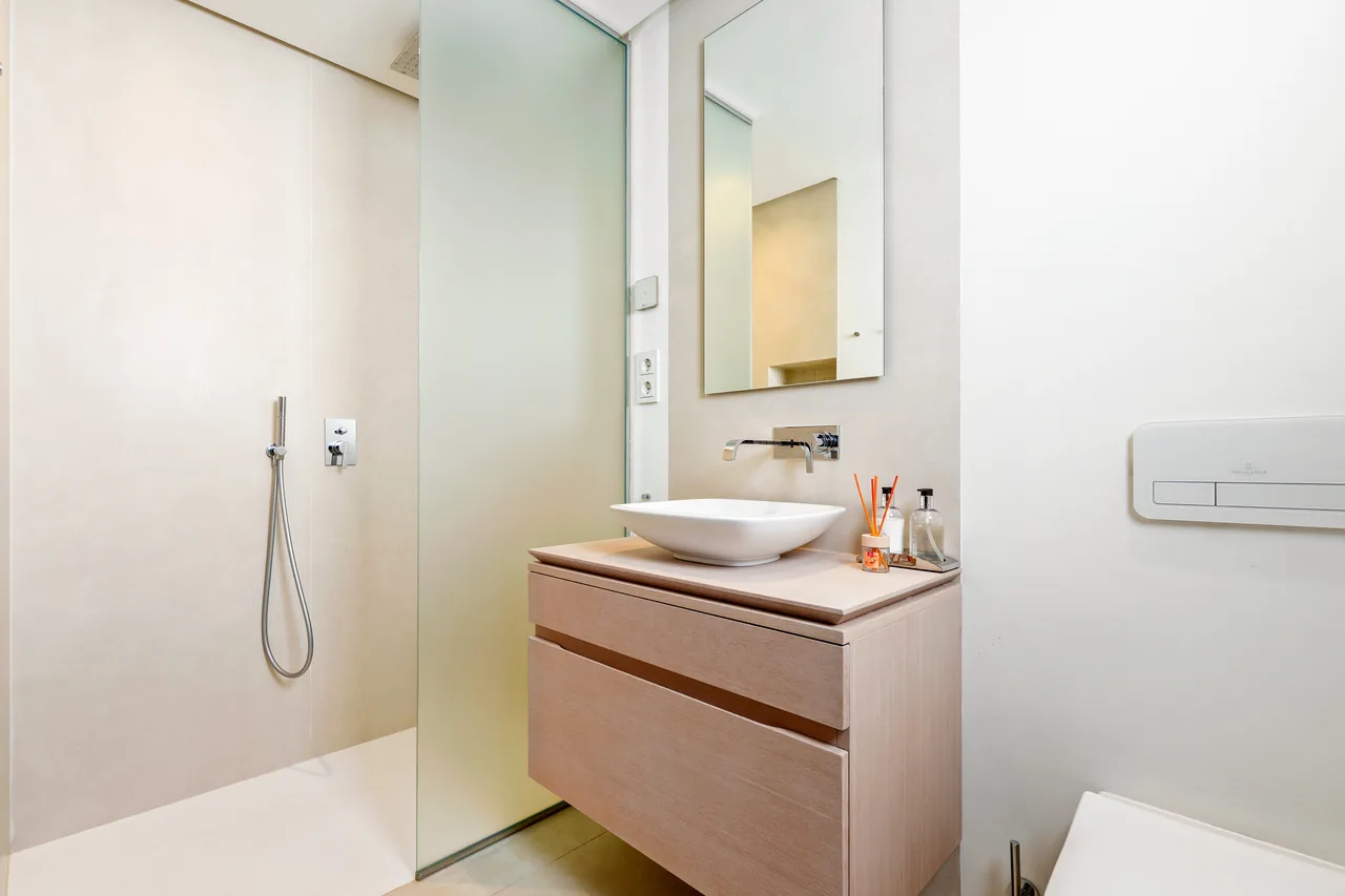 3-bedroom duplex apartment in Aloha with gated community — image 35