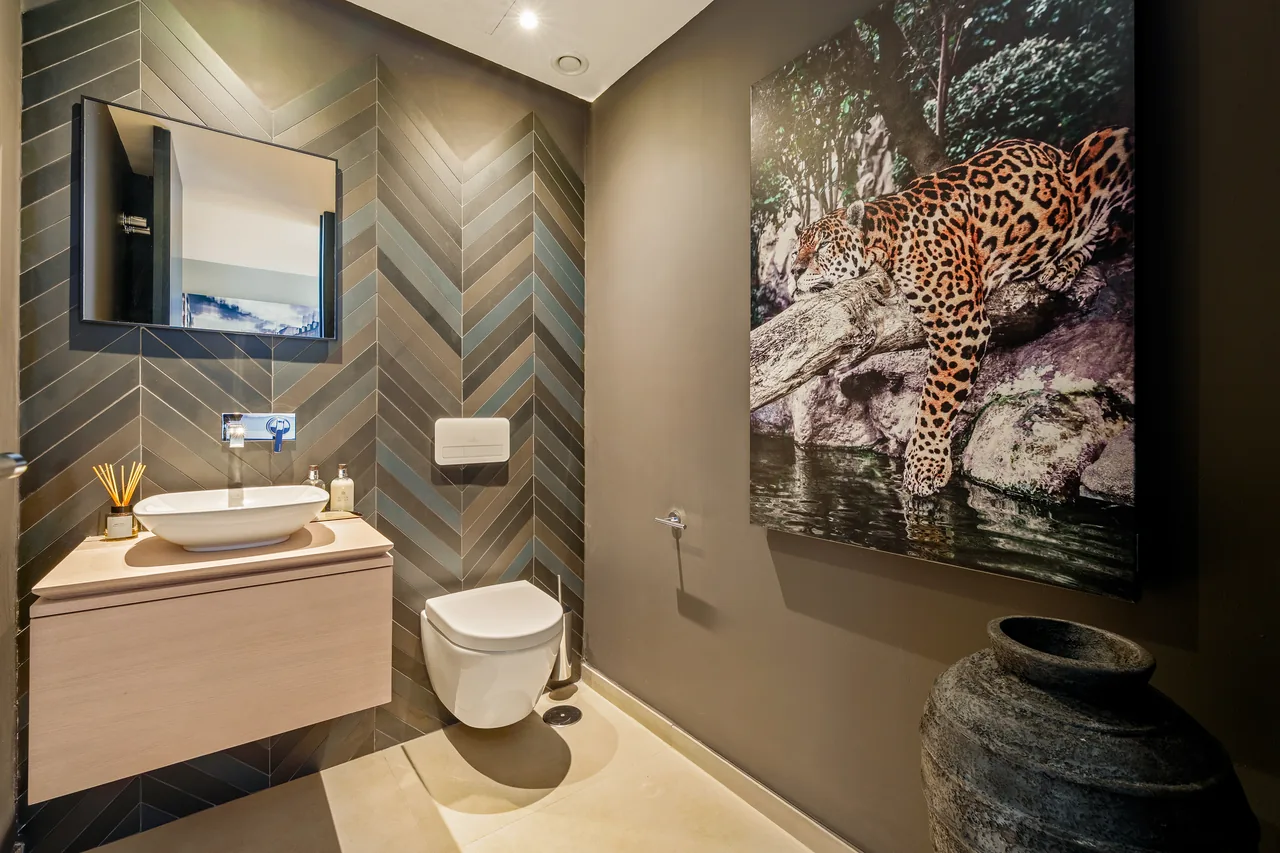 3-bedroom duplex apartment in Aloha with gated community — image 37
