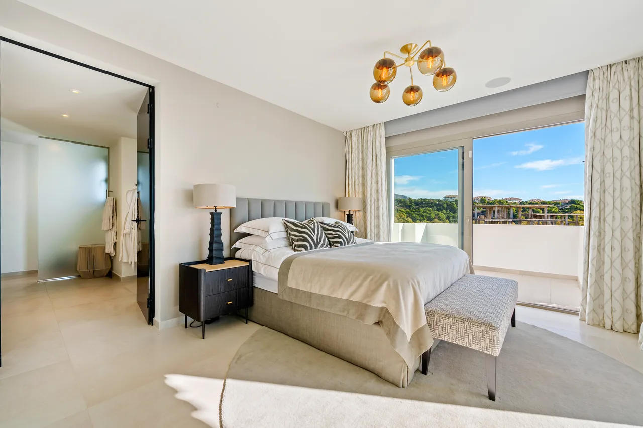 3-bedroom duplex apartment in Aloha with gated community — image 38