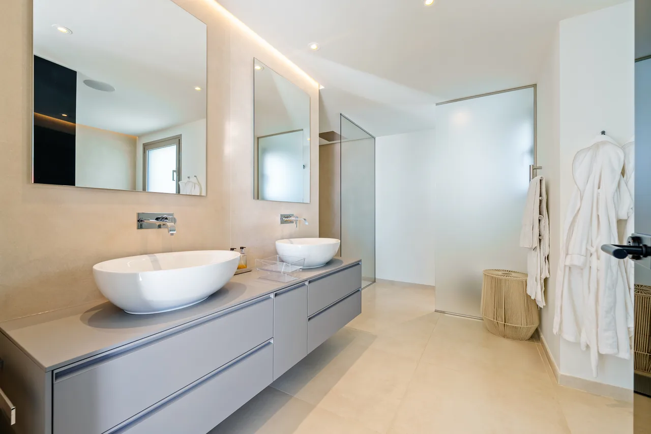 3-bedroom duplex apartment in Aloha with gated community — image 39