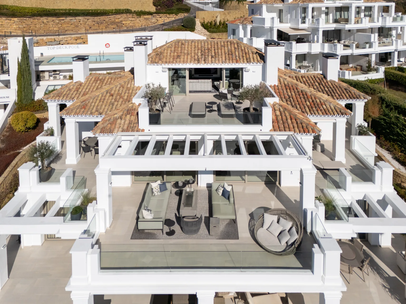 3-bedroom duplex apartment in Aloha with gated community — image 41