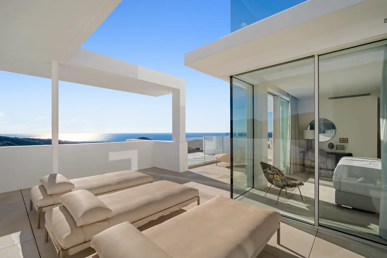 3-bedroom penthouse in Palo Alto with private pool and gated community — image 2