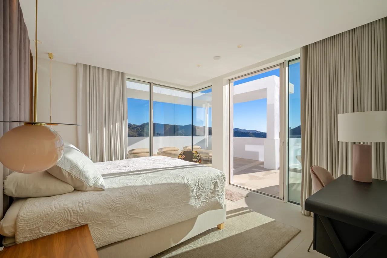 3-bedroom penthouse in Palo Alto with private pool and gated community — image 6
