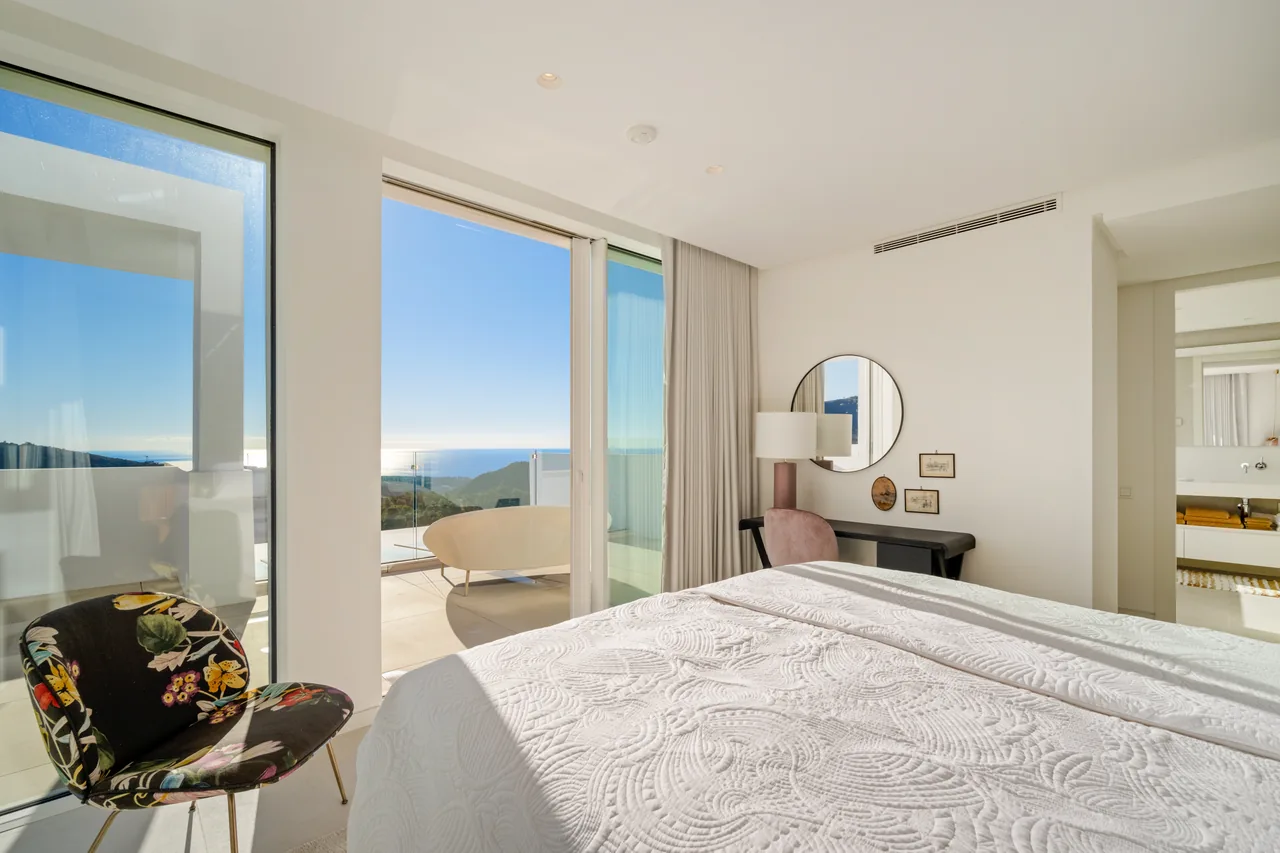 3-bedroom penthouse in Palo Alto with private pool and gated community — image 7