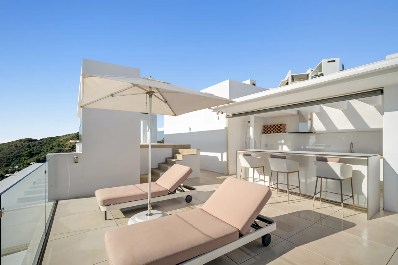 3-bedroom penthouse in Palo Alto with private pool and gated community — image 14