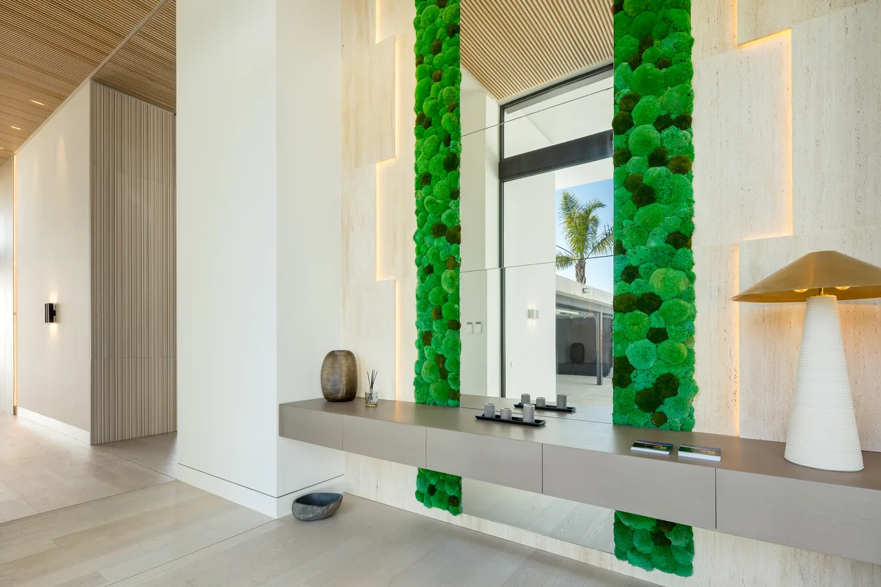 6-bedroom villa in La Quinta with private pool and private garden — image 4