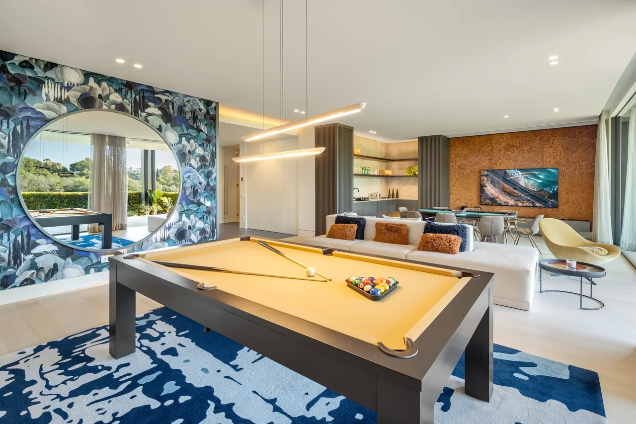 6-bedroom villa in La Quinta with private pool and private garden — image 6
