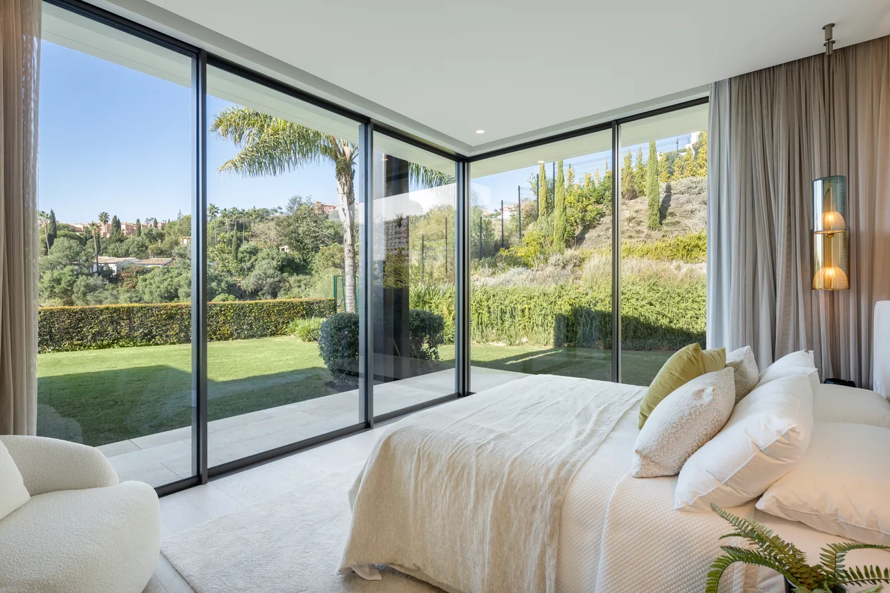 6-bedroom villa in La Quinta with private pool and private garden — image 13