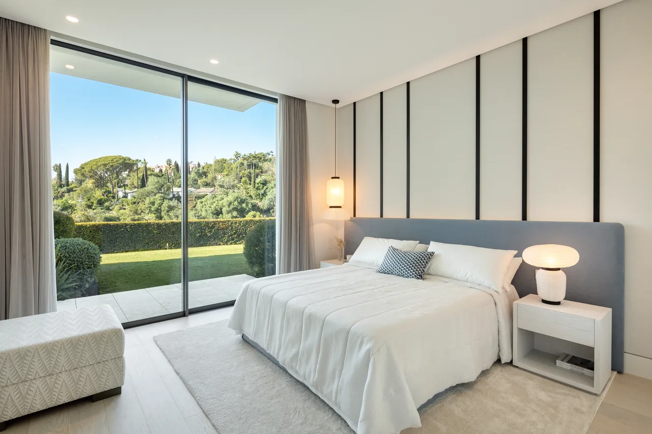 6-bedroom villa in La Quinta with private pool and private garden — image 15