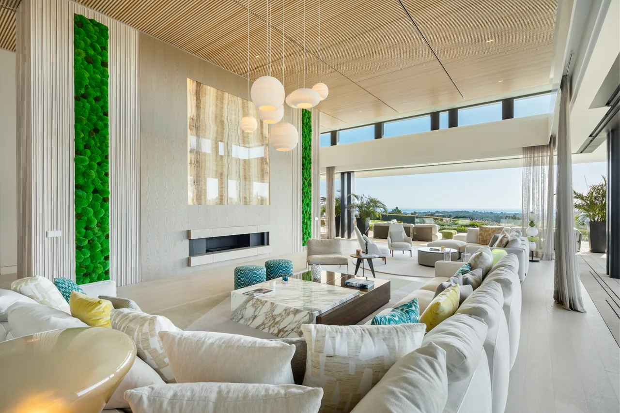 6-bedroom villa in La Quinta with private pool and private garden — image 20