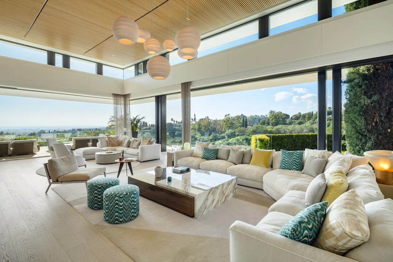 6-bedroom villa in La Quinta with private pool and private garden — image 21