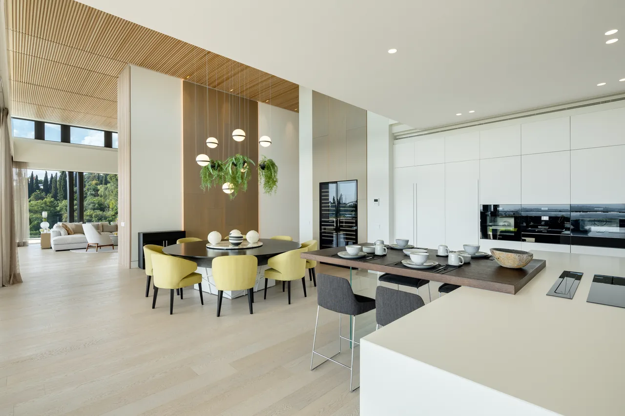 6-bedroom villa in La Quinta with private pool and private garden — image 25