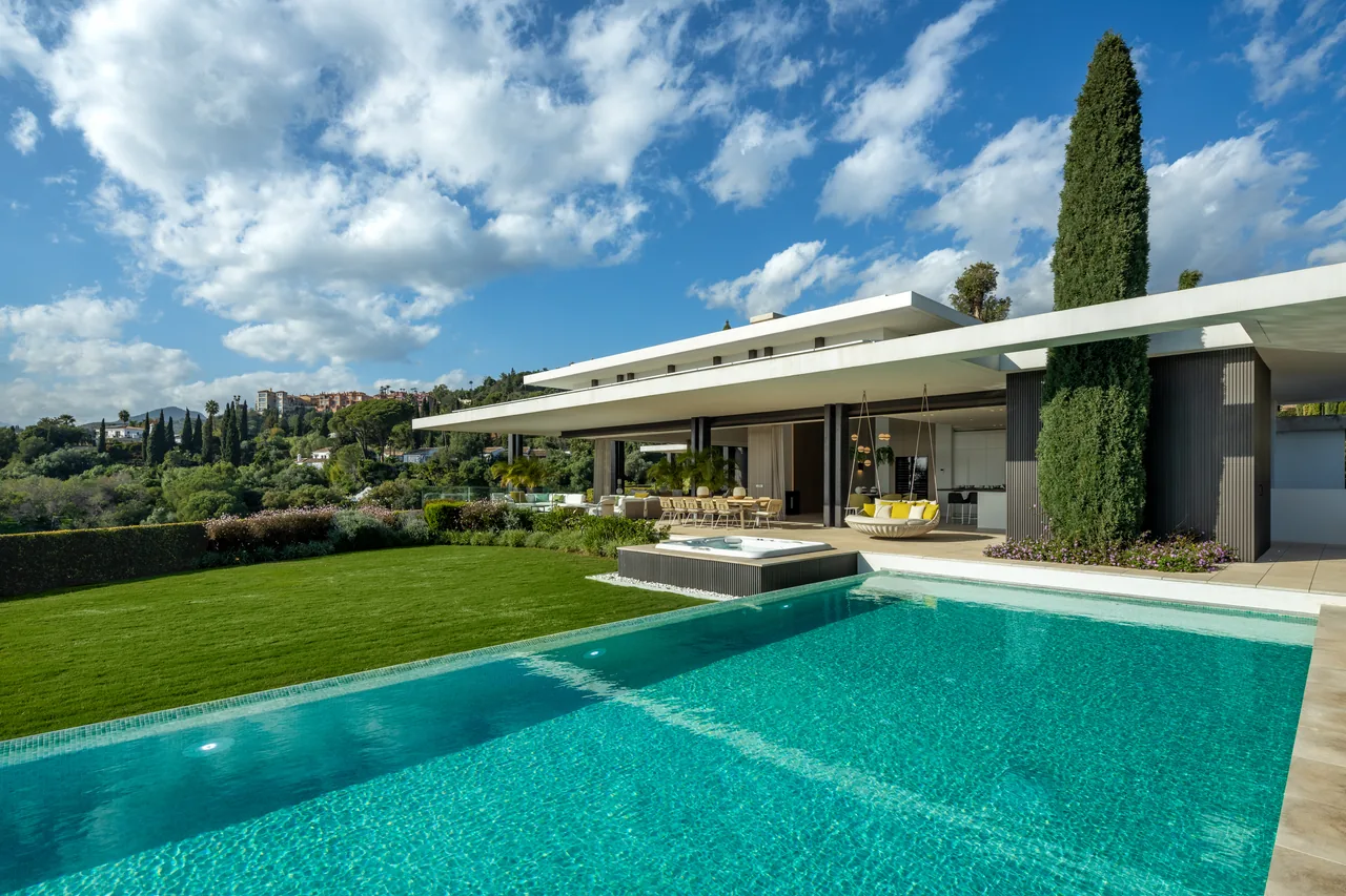 6-bedroom villa in La Quinta with private pool and private garden — image 28