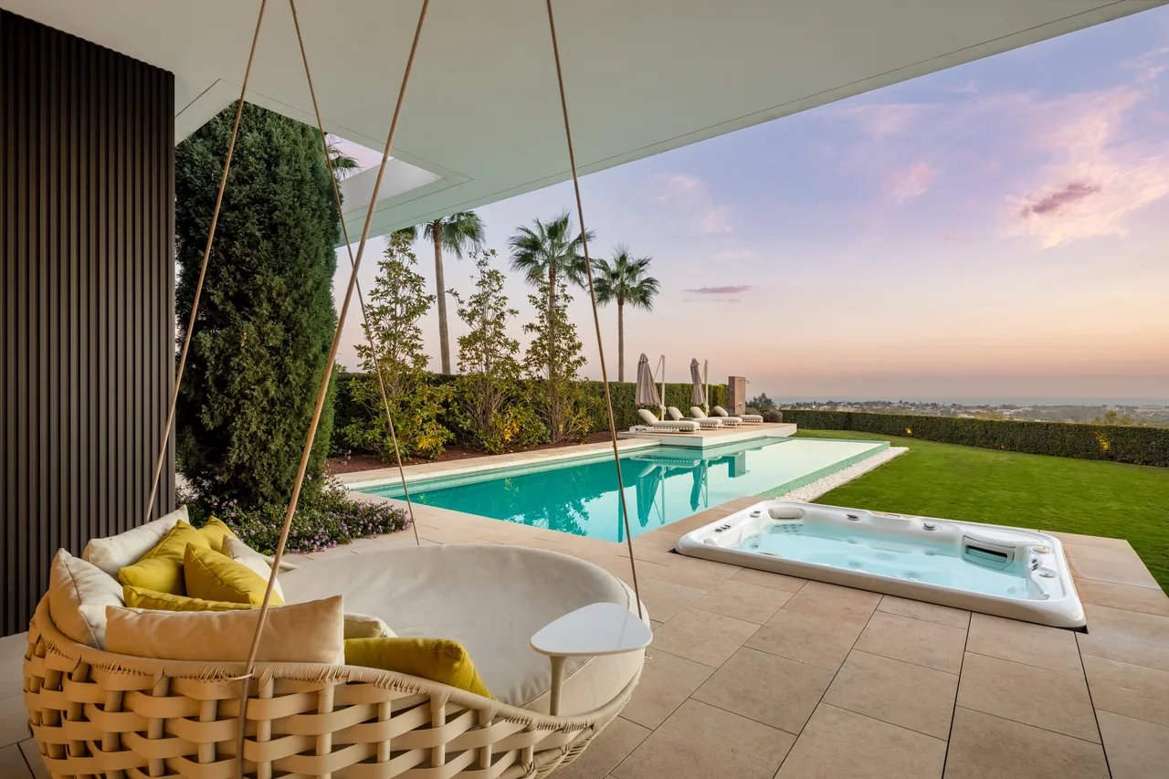 6-bedroom villa in La Quinta with private pool and private garden — image 29