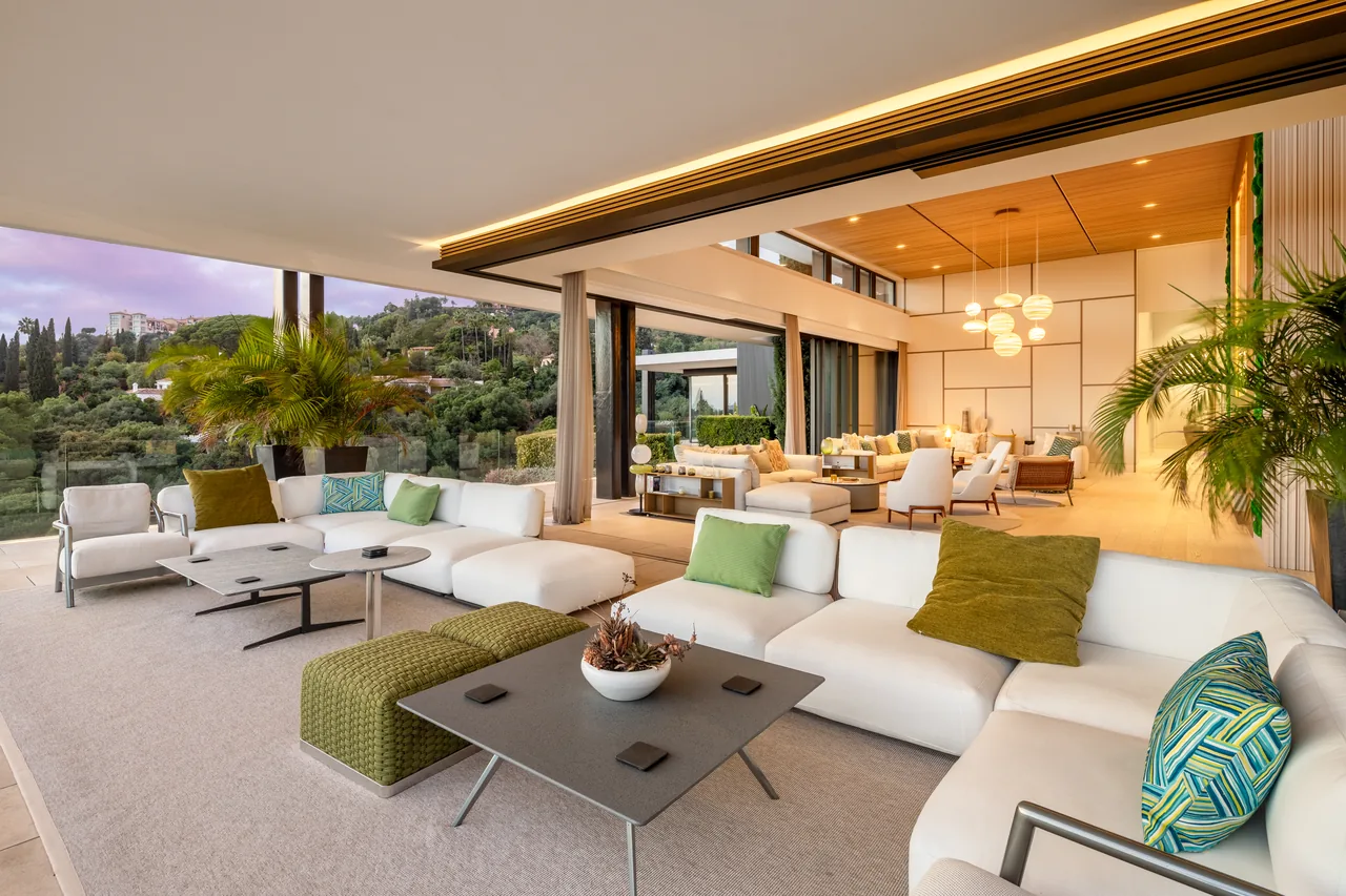 6-bedroom villa in La Quinta with private pool and private garden — image 31