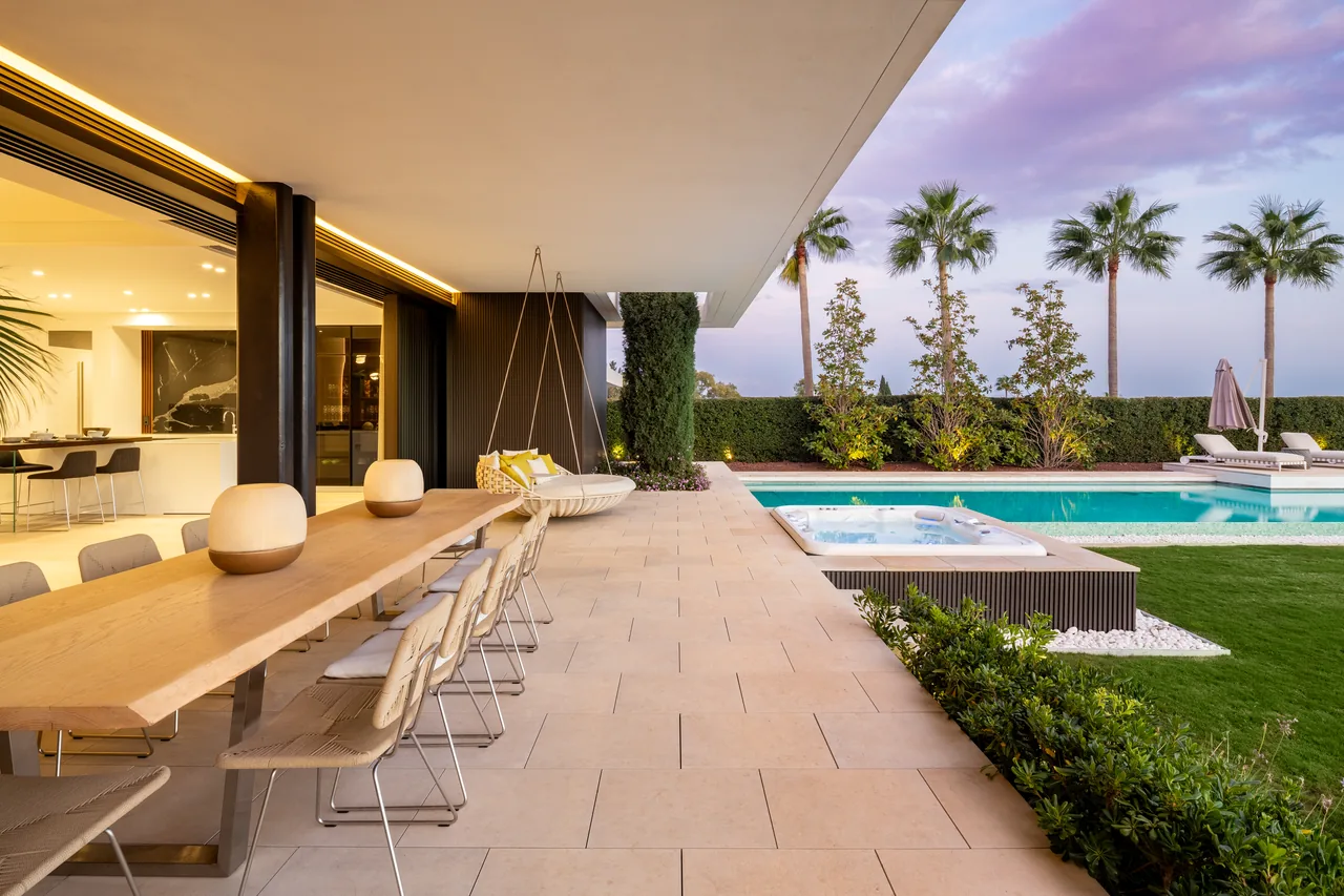 6-bedroom villa in La Quinta with private pool and private garden — image 32