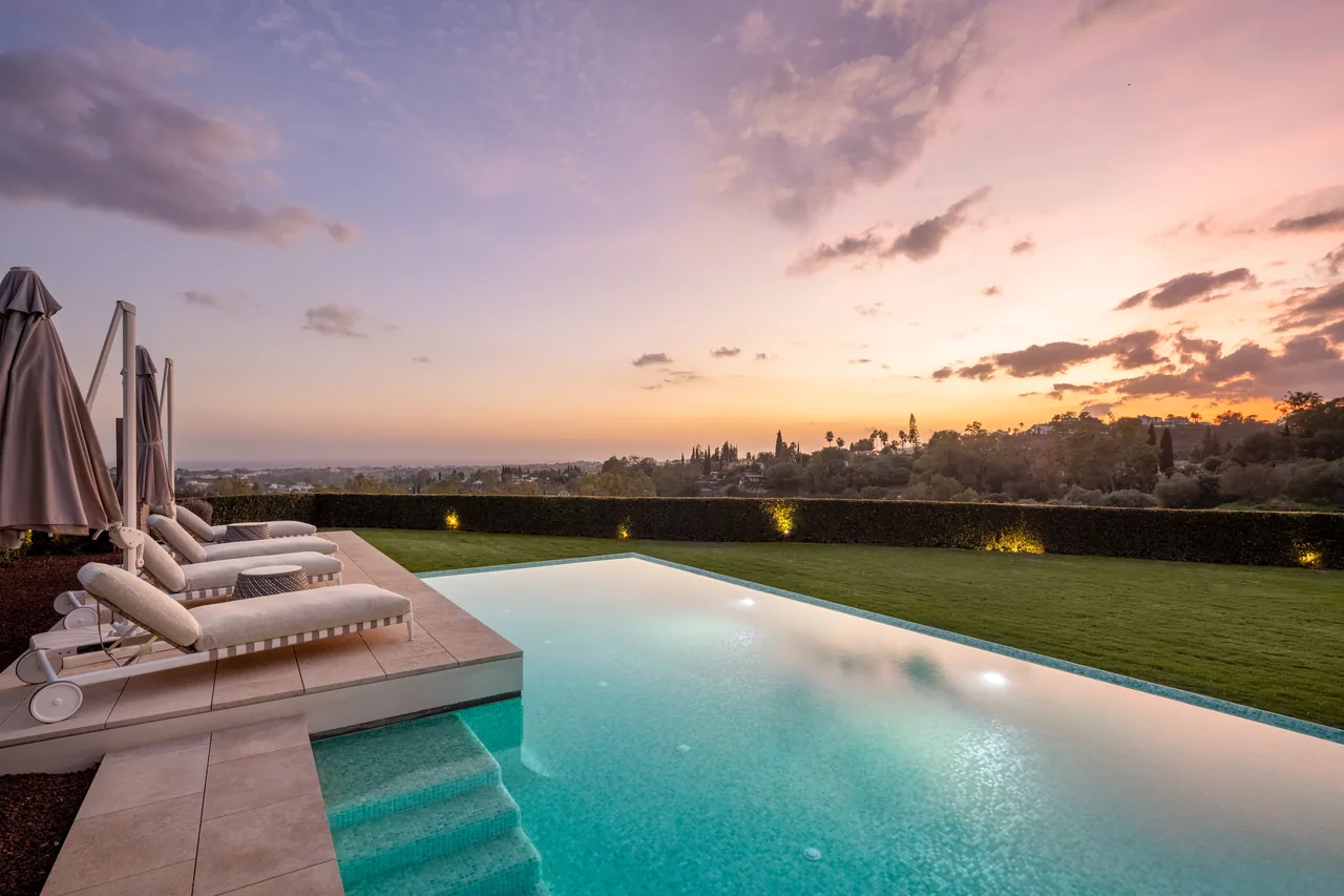 6-bedroom villa in La Quinta with private pool and private garden — image 34
