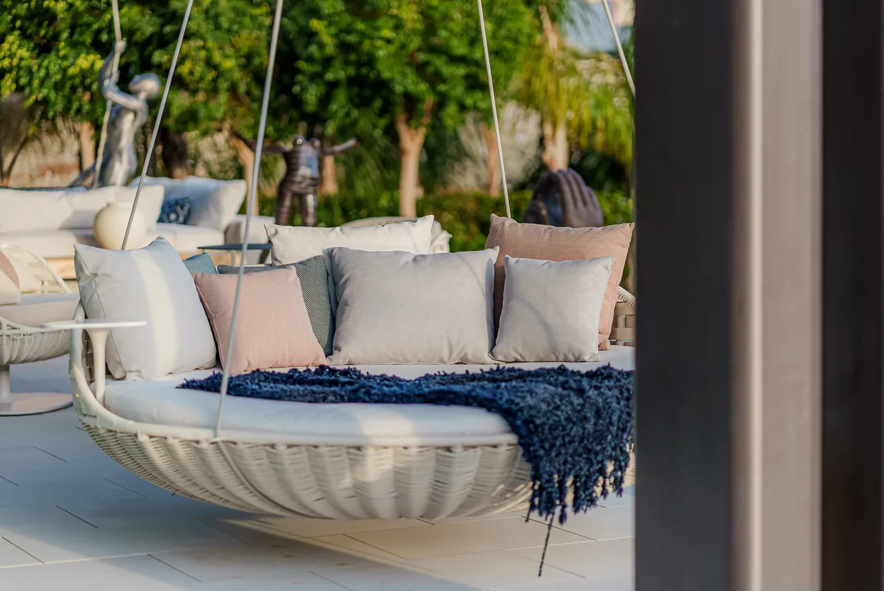 8-bedroom villa in La Quinta with private pool and private garden — image 10