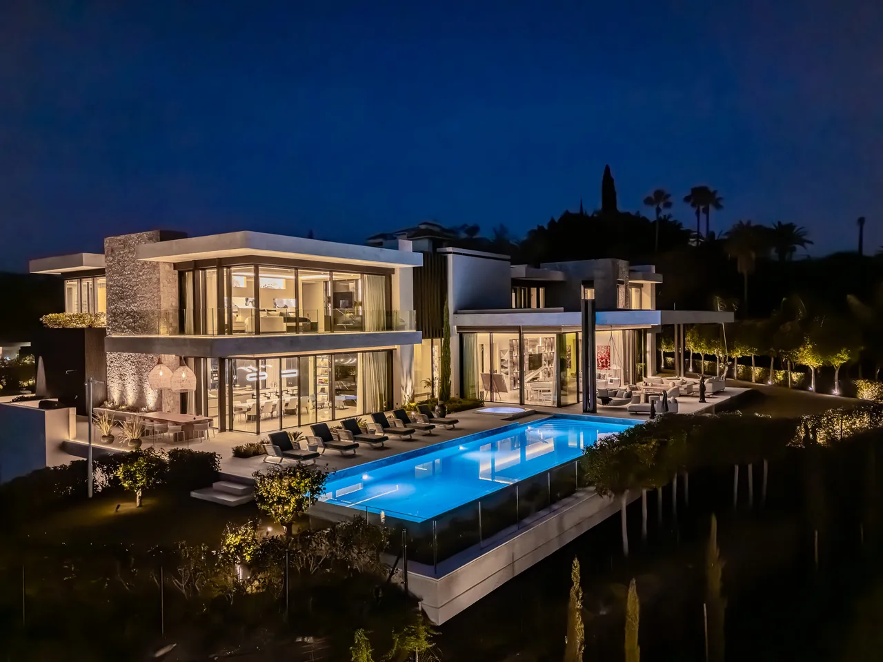 8-bedroom villa in La Quinta with private pool and private garden — image 16