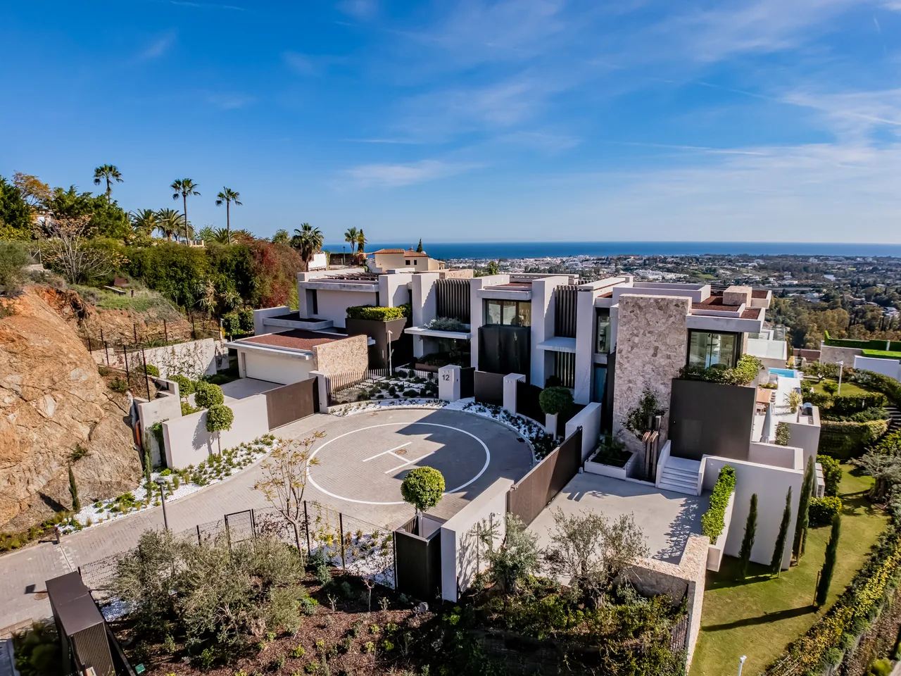 8-bedroom villa in La Quinta with private pool and private garden — image 20