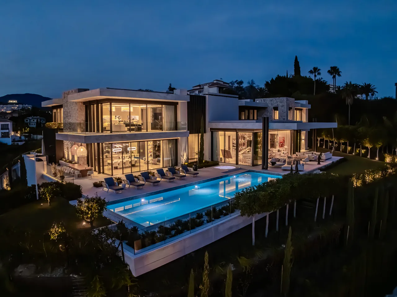 8-bedroom villa in La Quinta with private pool and private garden — image 22