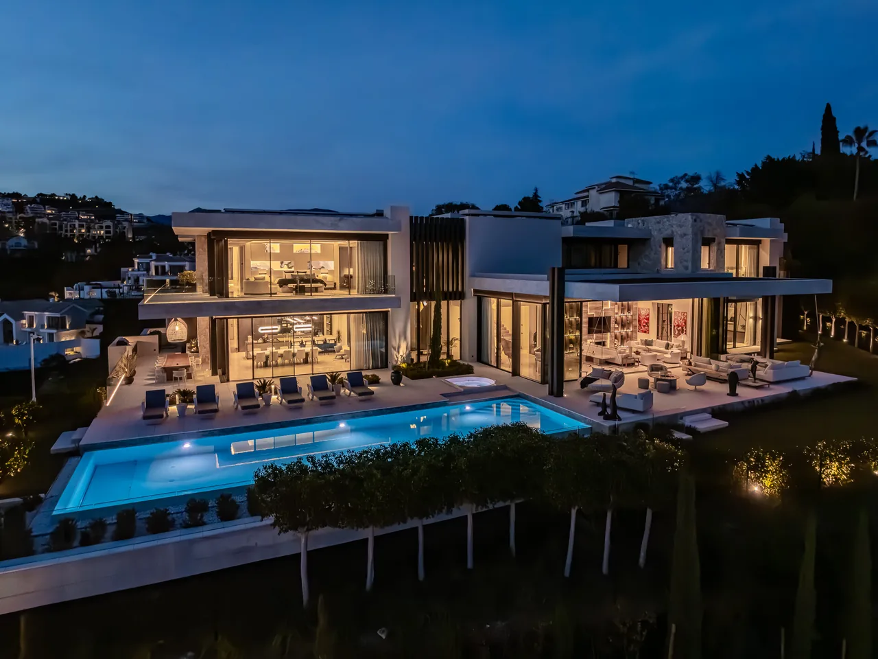8-bedroom villa in La Quinta with private pool and private garden — image 23