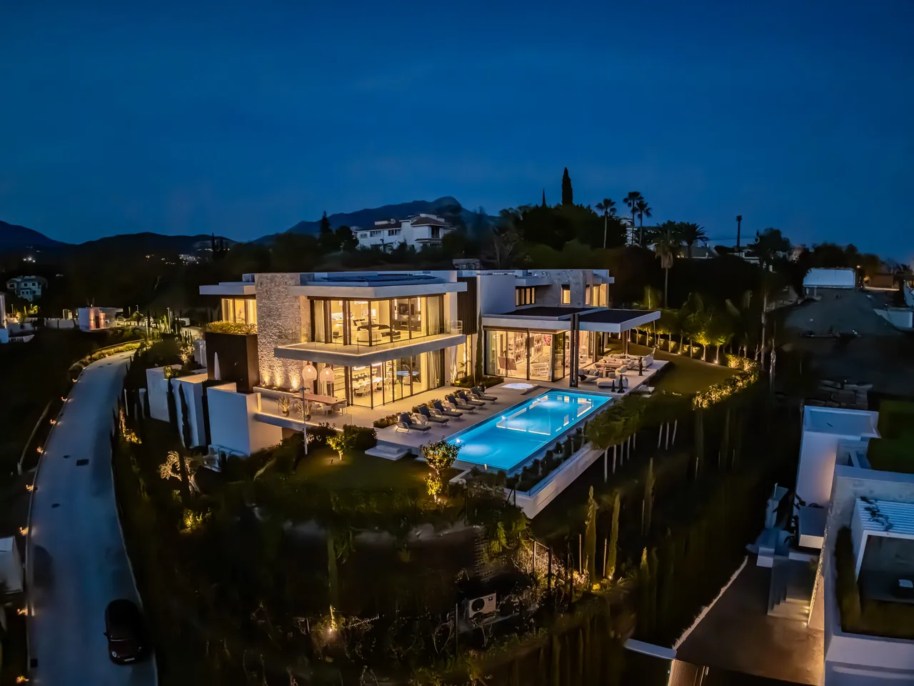 8-bedroom villa in La Quinta with private pool and private garden — image 24
