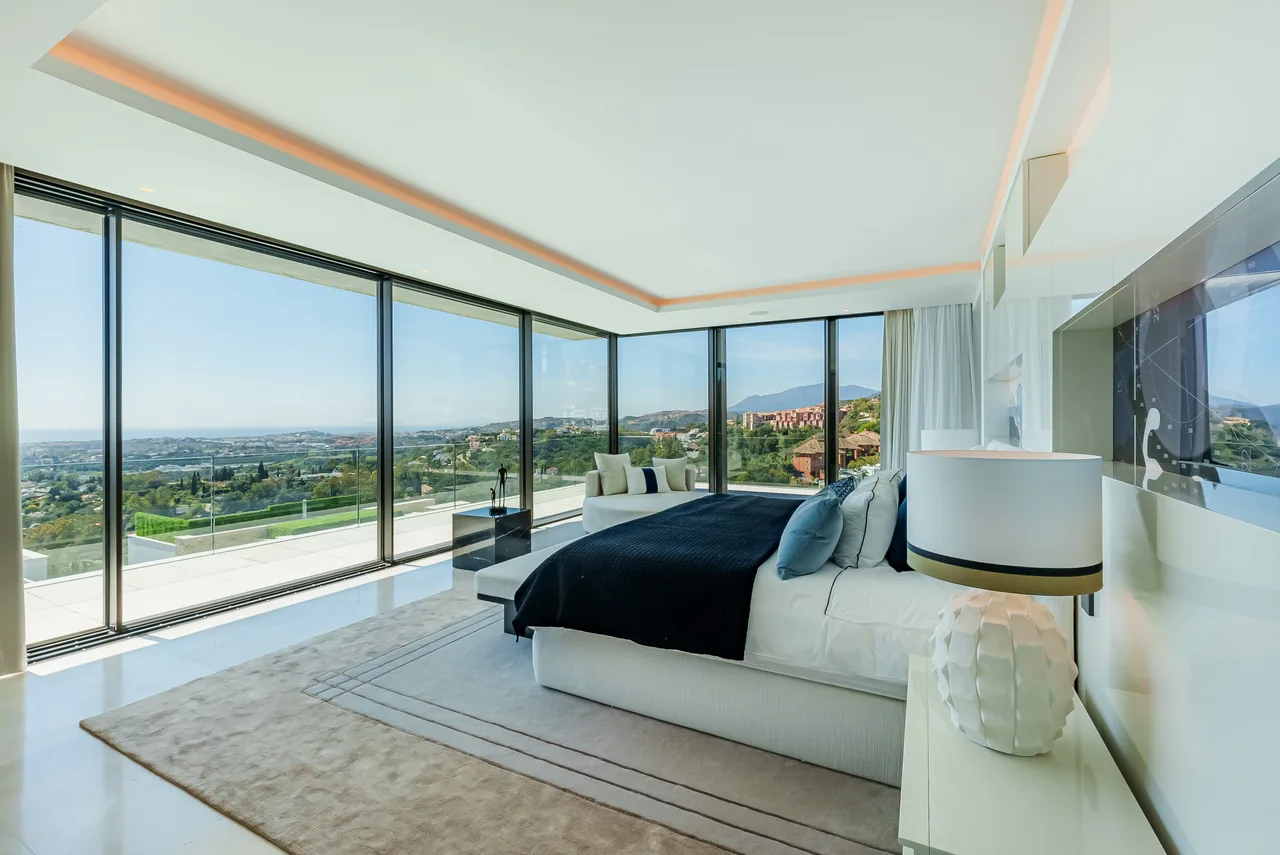 8-bedroom villa in La Quinta with private pool and private garden — image 25